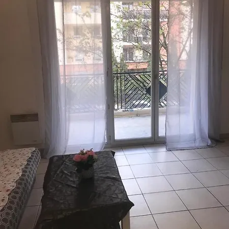 Entier T2 Avec Piscine Paradis Entierement Meuble Proche Metro *